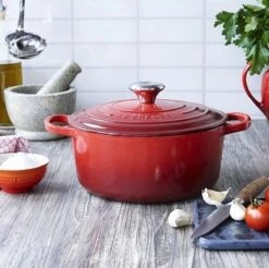 Le Creuset Signature Braadpan - 4,2 L - 24 Cm - Kersenrood 18 Le Creuset Signature Braadpan - 4,2 L - 24 Cm - Kersenrood -Thuiskeuken 1200x1197 15