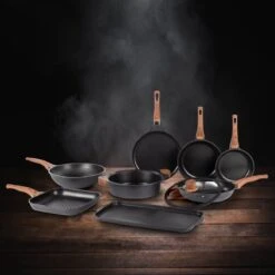 Rosmarino Black Line - Wokpan - Ø30cm - 100% PFAS & PFOA Vrij - Gegoten Aluminium - Non-stick Minerale Coating - Ergonomische Handgreep - Geschikt Voor Alle Warmtebronnen & Vaatwasser -Thuiskeuken 1200x1200 1032