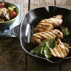 Le Creuset Gietijzeren Vierkante Grillpan - 26cm - Mat Zwart 10 Le Creuset Gietijzeren Vierkante Grillpan - 26cm - Mat Zwart -Thuiskeuken 1200x1200 1394