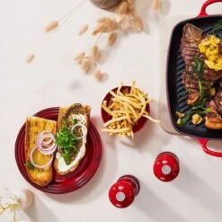 Le Creuset Rechthoekige Grill 30cm Kersenrood -Thuiskeuken 1200x1200 1416