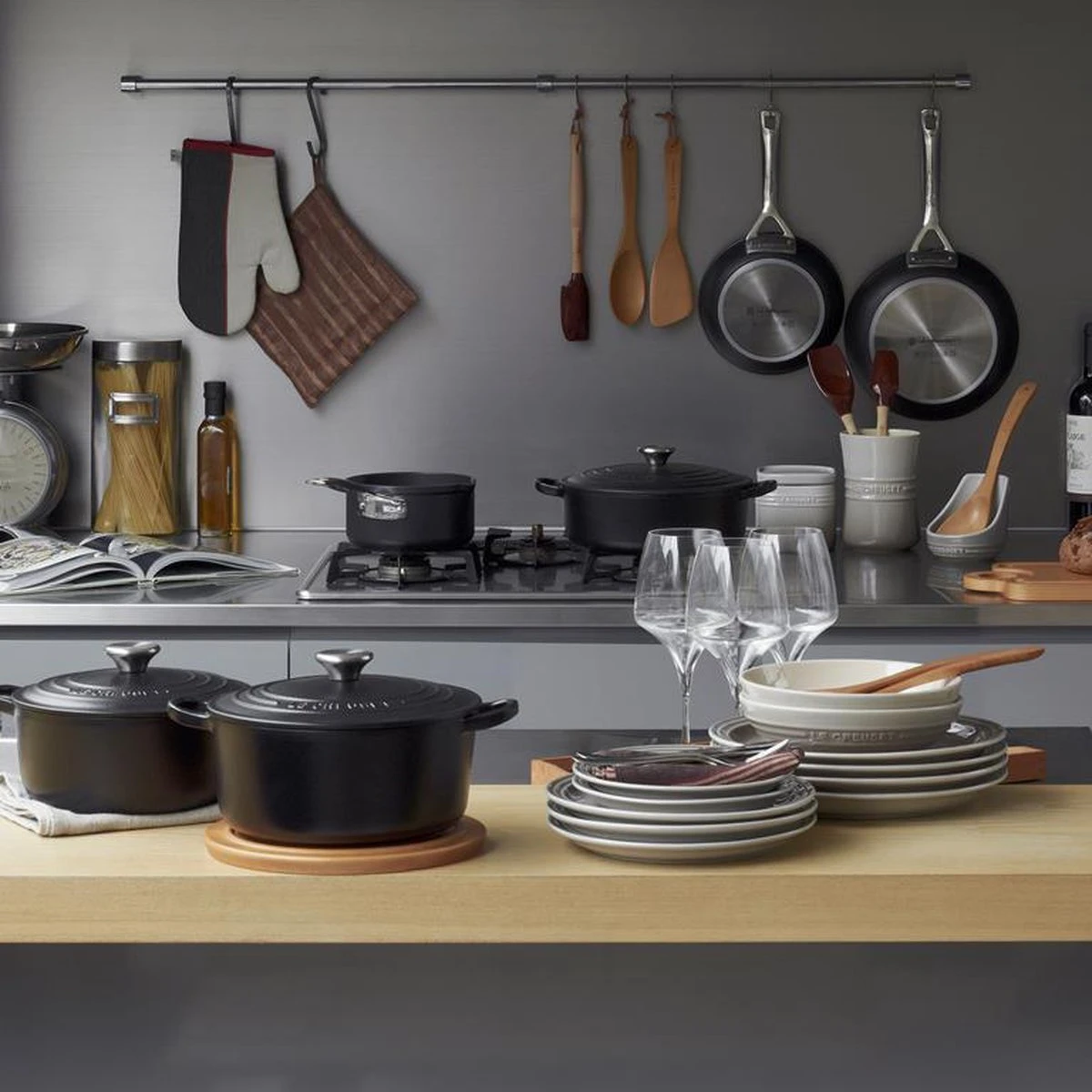 Le Creuset Signature Braadpan - 4,2 L - 24 Cm - Zwart 10 Le Creuset Signature Braadpan - 4,2 L - 24 Cm - Zwart - Afbeelding 8