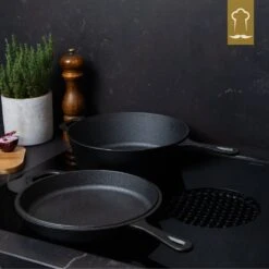 Chefarone Gietijzeren Pan - 2-in-1 Braadpan Inclusief Deksel - Geschikt Voor Alle Warmtebronnen -Thuiskeuken 1200x1200 1493
