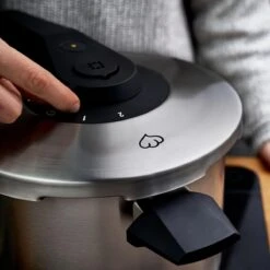 Springlane Roestvrijstalen Snelkookpan - Inductie - Pressure Cooker - 6,0 L Met Stoommand 17 Springlane Roestvrijstalen Snelkookpan - Inductie - Pressure Cooker - 6,0 L Met Stoommand -Thuiskeuken 1200x1200 1675