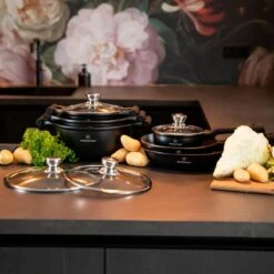 Herenthal Inductie Pannenset - Luxe 10-delige Koekenpanset - Voor Alle Warmtebronnen - Met Glazen Deksels En Koudgrepen - Zwart -Thuiskeuken 1200x1200 208