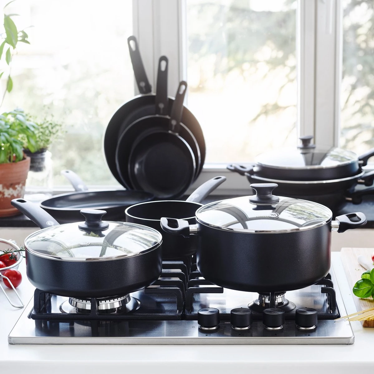 GreenPan Cambridge Koekenpannenset Ø 20cm + Ø 28cm - Zwart - Inductie - PFAS-vrij 18 GreenPan Cambridge Koekenpannenset Ø 20cm + Ø 28cm - Zwart - Inductie - PFAS-vrij - Afbeelding 16