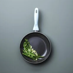 VitaVerde Expert Koekenpannenset Ø 24cm + Ø 28cm - Lichtblauw - Inductie - PFAS-vrij 18 VitaVerde Expert Koekenpannenset Ø 24cm + Ø 28cm - Lichtblauw - Inductie - PFAS-vrij -Thuiskeuken 1200x1200 364