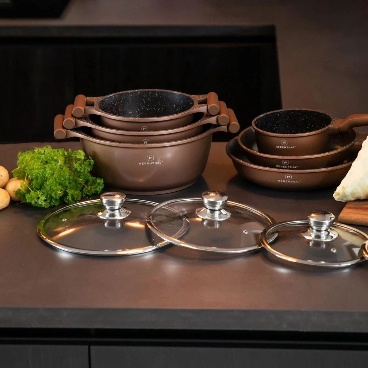 Herenthal Inductie Pannenset- Luxe 10-delige Koekenpannenset - Voor Alle Warmtebronnen - Met Glazen Deksels - Koper 8 Herenthal Inductie Pannenset- Luxe 10-delige Koekenpannenset - Voor Alle Warmtebronnen - Met Glazen Deksels - Koper - Afbeelding 6