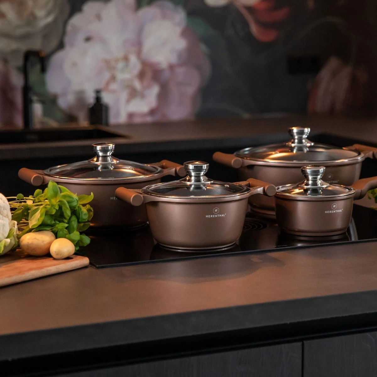 Herenthal Inductie Pannenset- Luxe 10-delige Koekenpannenset - Voor Alle Warmtebronnen - Met Glazen Deksels - Koper 11 Herenthal Inductie Pannenset- Luxe 10-delige Koekenpannenset - Voor Alle Warmtebronnen - Met Glazen Deksels - Koper - Afbeelding 9