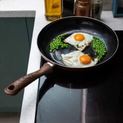 Nuovva Koperen Koekenpan - Keramische Antikleeflaag – Houten Handvat Koekenpan - Ø 24 Cm Inductie - PTFE-vrij -Thuiskeuken 1200x1200 427