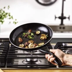 VitaVerde Expert Koekenpannenset Ø 24cm + Ø 28cm - Zwart - Inductie - PFAS-vrij -Thuiskeuken 1200x1200 456