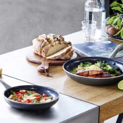 Dagelijkse Kost - Koekenpannenset 2-delig - ø20+28cm - Inductie - Anti-aanbak - PFAS-vrij 25 Dagelijkse Kost - Koekenpannenset 2-delig - ø20+28cm - Inductie - Anti-aanbak - PFAS-vrij -Thuiskeuken 1200x1200 497