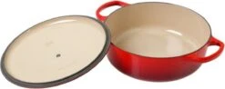 Le Creuset - Gietijzeren - Lage Braadpan - 24cm - Kersenrood 38 Le Creuset - Gietijzeren - Lage Braadpan - 24cm - Kersenrood -Thuiskeuken 1200x478 1
