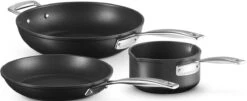 Le Creuset - Les Forgees - 3-Delige - Pannenset -Thuiskeuken 1200x493 1