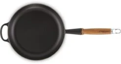 Le Creuset Koekenpan Signature Mat Zwart - ø 28 Cm / 2.6 Liter - Geëmailleerde Anti-aanbaklaag -Thuiskeuken 1200x635 3