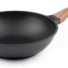 Rosmarino Black Line - Wokpan - Ø30cm - 100% PFAS & PFOA Vrij - Gegoten Aluminium - Non-stick Minerale Coating - Ergonomische Handgreep - Geschikt Voor Alle Warmtebronnen & Vaatwasser -Thuiskeuken 1200x635 5