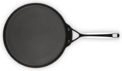Le Creuset Les Forgees Pannenkoekpan 28cm -Thuiskeuken 1200x699 1