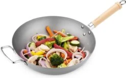 Navaris Grote Wokpan Geschikt Voor Inductie - Koolstofstalen Wok Met Twee Handvaten - Carbon Steel Wok 30 Cm Diameter - Voor Roerbak- En Wokgerechten -Thuiskeuken 1200x743 6