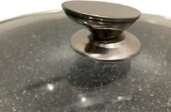 Kookkunst Holland Braadpan Met Glazen Deksel Marmeren Coating - Inductie - Ø 20 Cm -Thuiskeuken 1200x787 4