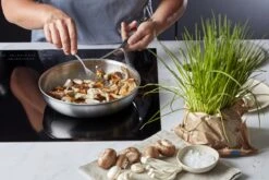 Demeyere Essential 5 RVS Koekenpan – Koekenpan Inductie - 28 Cm – PTFE-vrij 11 Demeyere Essential 5 RVS Koekenpan – Koekenpan Inductie - 28 Cm – PTFE-vrij -Thuiskeuken 1200x800 148