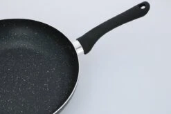 Alpina Koekenpan Ø28cm - Alle Warmtebronnen, Ook Inductie - Anti-aanbak - Gemarmerd - Zwart -Thuiskeuken 1200x800 164