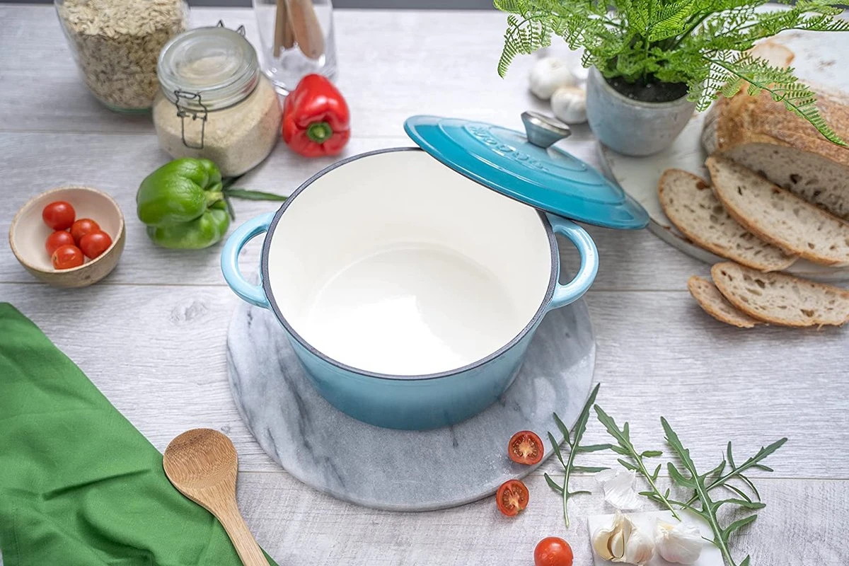 Nuovva Gietijzeren Braadpan Antiaanbaklaag Met Deksel - Sudderpan Blauw - Rond - Ø24 Cm - 4,7 Liter - 100% PFAS & PFOA Vrij - Geschikt Voor Alle Warmtebronnen - Elektrisch - Gas - Halogeen - Inductie – Keramisch 4 Nuovva Gietijzeren Braadpan Antiaanbaklaag Met Deksel - Sudderpan Blauw - Rond - Ø24 Cm - 4,7 Liter - 100% PFAS & PFOA Vrij - Geschikt Voor Alle Warmtebronnen - Elektrisch - Gas - Halogeen - Inductie – Keramisch - Afbeelding 2