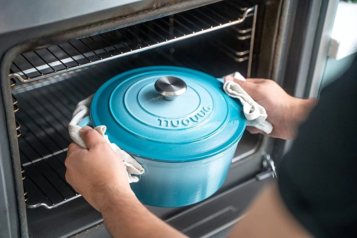 Nuovva Gietijzeren Braadpan Antiaanbaklaag Met Deksel - Sudderpan Blauw - Rond - Ø24 Cm - 4,7 Liter - 100% PFAS & PFOA Vrij - Geschikt Voor Alle Warmtebronnen - Elektrisch - Gas - Halogeen - Inductie – Keramisch 5 Nuovva Gietijzeren Braadpan Antiaanbaklaag Met Deksel - Sudderpan Blauw - Rond - Ø24 Cm - 4,7 Liter - 100% PFAS & PFOA Vrij - Geschikt Voor Alle Warmtebronnen - Elektrisch - Gas - Halogeen - Inductie – Keramisch - Afbeelding 3