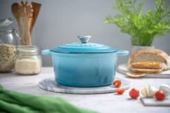 Nuovva Gietijzeren Braadpan Antiaanbaklaag Met Deksel - Sudderpan Blauw - Rond - Ø24 Cm - 4,7 Liter - 100% PFAS & PFOA Vrij - Geschikt Voor Alle Warmtebronnen - Elektrisch - Gas - Halogeen - Inductie – Keramisch 12 Nuovva Gietijzeren Braadpan Antiaanbaklaag Met Deksel - Sudderpan Blauw - Rond - Ø24 Cm - 4,7 Liter - 100% PFAS & PFOA Vrij - Geschikt Voor Alle Warmtebronnen - Elektrisch - Gas - Halogeen - Inductie – Keramisch -Thuiskeuken 1200x800 272
