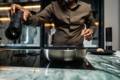 Soenil By ISENVI - Koekenpan Inductie - 28 CM - Keramische Pan - RVS Handgreep 13 Soenil By ISENVI - Koekenpan Inductie - 28 CM - Keramische Pan - RVS Handgreep -Thuiskeuken 1200x800 77