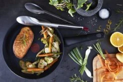 Tefal Black Stone Koekenpan - Ø 28 Cm -Thuiskeuken 1200x801 12