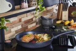 Tefal Black Stone Koekenpannenset - Ø 24/28 Cm -Thuiskeuken 1200x801 7