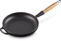 Le Creuset Koekenpan Signature Mat Zwart - ø 28 Cm / 2.6 Liter - Geëmailleerde Anti-aanbaklaag -Thuiskeuken 1200x823 6