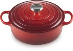 Le Creuset - Gietijzeren - Lage Braadpan - 24cm - Kersenrood 23 Le Creuset - Gietijzeren - Lage Braadpan - 24cm - Kersenrood -Thuiskeuken 1200x843 3