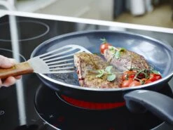 GreenPan Cambridge Hapjespan Met Deksel 24cm - Zwart - Inductie - PFAS-vrij 35 GreenPan Cambridge Hapjespan Met Deksel 24cm - Zwart - Inductie - PFAS-vrij -Thuiskeuken 1200x899 34