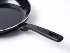 GreenPan Memphis Koekenpannenset - 3-delig - Zwart - Inductie - PFAS-vrij 25 GreenPan Memphis Koekenpannenset - 3-delig - Zwart - Inductie - PFAS-vrij -Thuiskeuken 1200x900 52