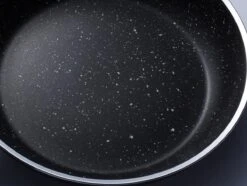 Sola Wokpan Stonehenge - Ø 28 Cm - Zwart/wit - Aluminium - Antiaanbaklaag -Thuiskeuken 1200x906 21