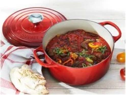 Le Creuset Signature Braadpan - 4,2 L - 24 Cm - Kersenrood 27 Le Creuset Signature Braadpan - 4,2 L - 24 Cm - Kersenrood -Thuiskeuken 1200x909 2