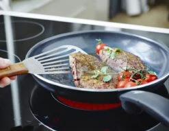 GreenPan Cambridge Koekenpan 28cm - Zwart - Inductie - PFAS-vrij 24 GreenPan Cambridge Koekenpan 28cm - Zwart - Inductie - PFAS-vrij -Thuiskeuken 1200x927 3