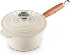 Le Creuset Steelpan - Met Deksel - Tradition - Meringue - ø 18 Cm / 1.8 Liter 12 Le Creuset Steelpan - Met Deksel - Tradition - Meringue - ø 18 Cm / 1.8 Liter -Thuiskeuken 1200x941