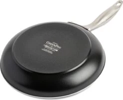 GreenPan Koekenpan - Royal Black - ø 28 Cm - Keramische Anti-aanbaklaag 13 GreenPan Koekenpan - Royal Black - ø 28 Cm - Keramische Anti-aanbaklaag -Thuiskeuken 1200x973 2