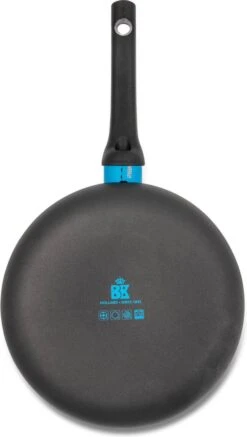 BK Blue Label Basics Hapjespan - Ø 24 Cm - Keramisch (PFAS Vrij) - Geen Inductie -Thuiskeuken 679x1200 3