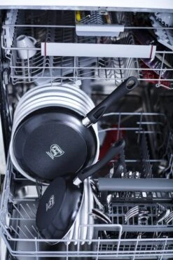 GreenChef Diamond Koekenpannenset Ø 20cm + Ø 28cm - Zwart - Inductie - PFAS-vrij 26 GreenChef Diamond Koekenpannenset Ø 20cm + Ø 28cm - Zwart - Inductie - PFAS-vrij -Thuiskeuken 800x1200 8