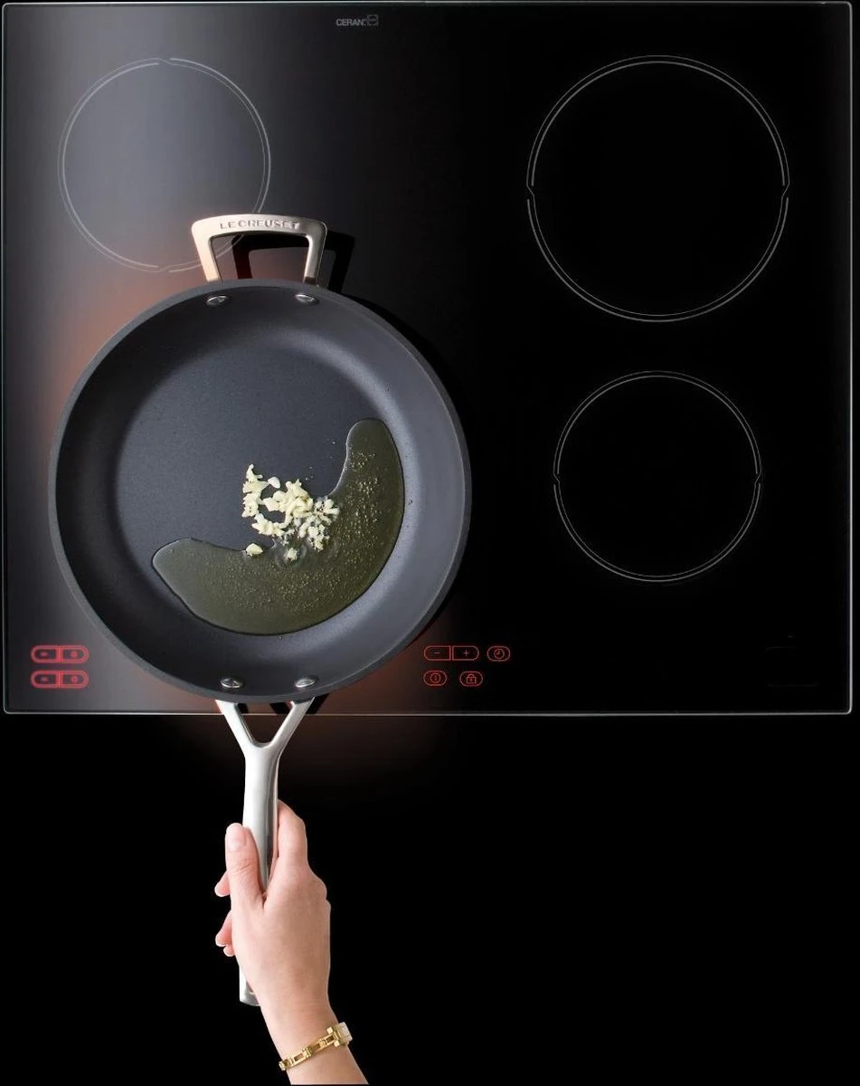 Le Creuset Koekenpan Les Forgées TNS - ø 28 Cm - Standaard Anti-aanbaklaag 5 Le Creuset Koekenpan Les Forgées TNS - ø 28 Cm - Standaard Anti-aanbaklaag - Afbeelding 3